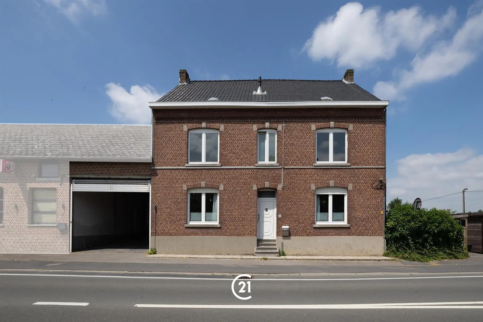 Ruime woning - type herenwoning met 4 slpk en parking