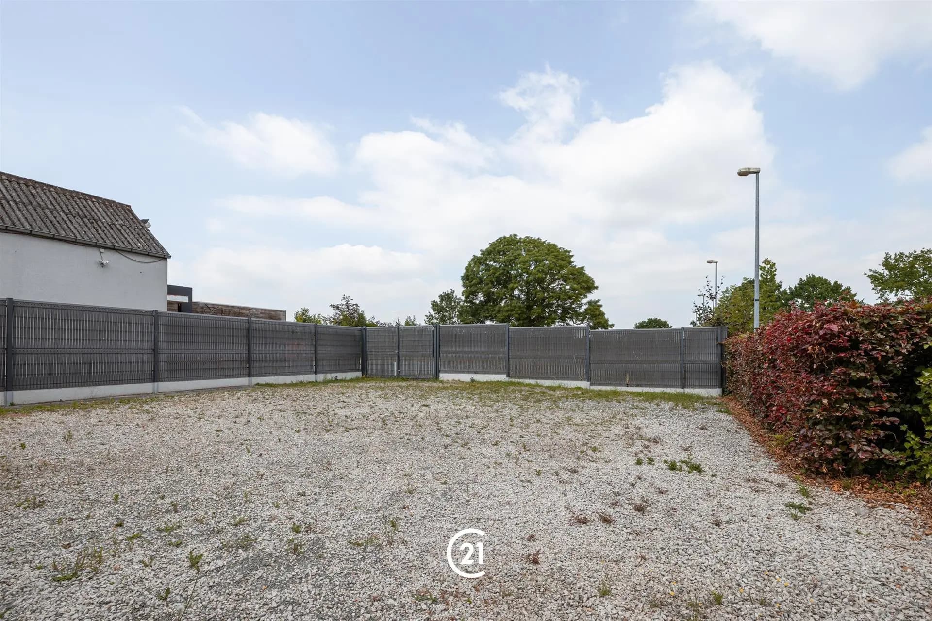 Ruime woning - type herenwoning met 4 slpk en parking — 3