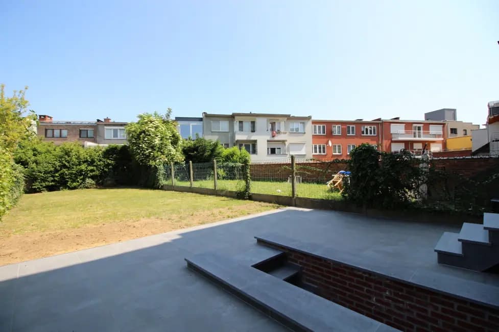 TE HUUR - Appartement met 2 slaapkamers + tuin