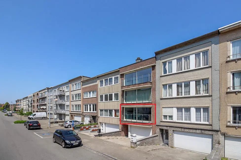TE HUUR - Appartement met 2 slaapkamers + tuin — 2