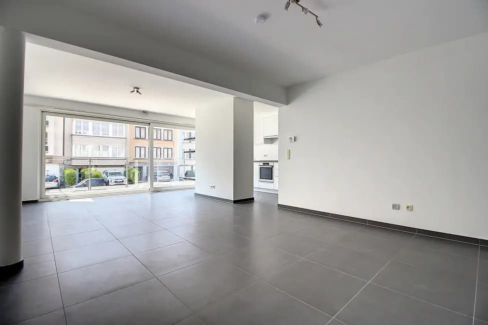 TE HUUR - Appartement met 2 slaapkamers + tuin — 4