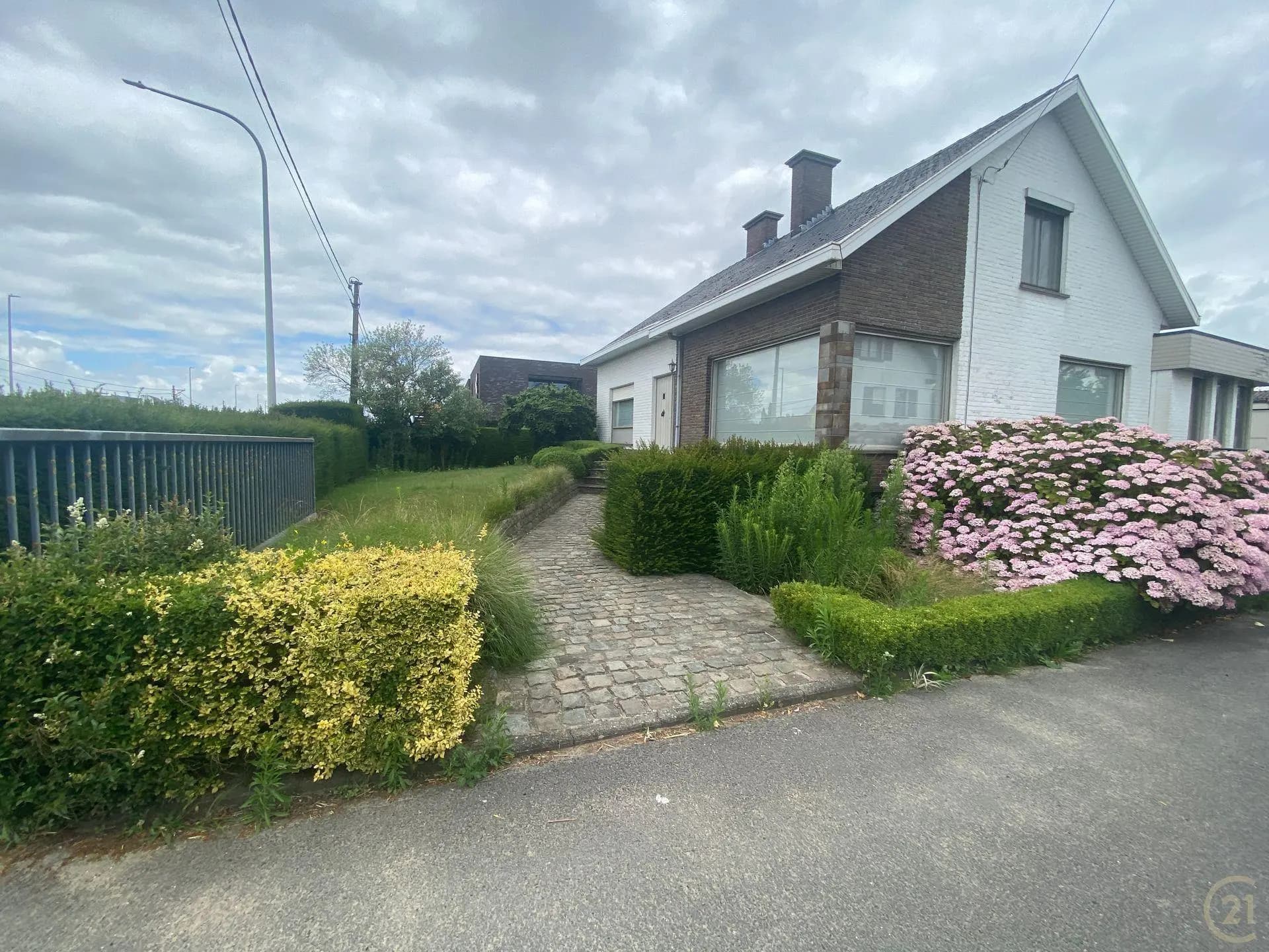 Vrijstaande woning met 3 slaapkamers en bureel / onderkelder — 4