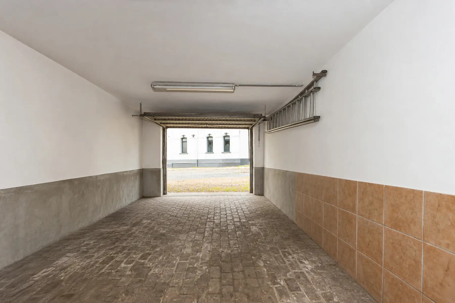 Parking/Garage te koop in Montignies-sur-Roc - € 20.000 — 2