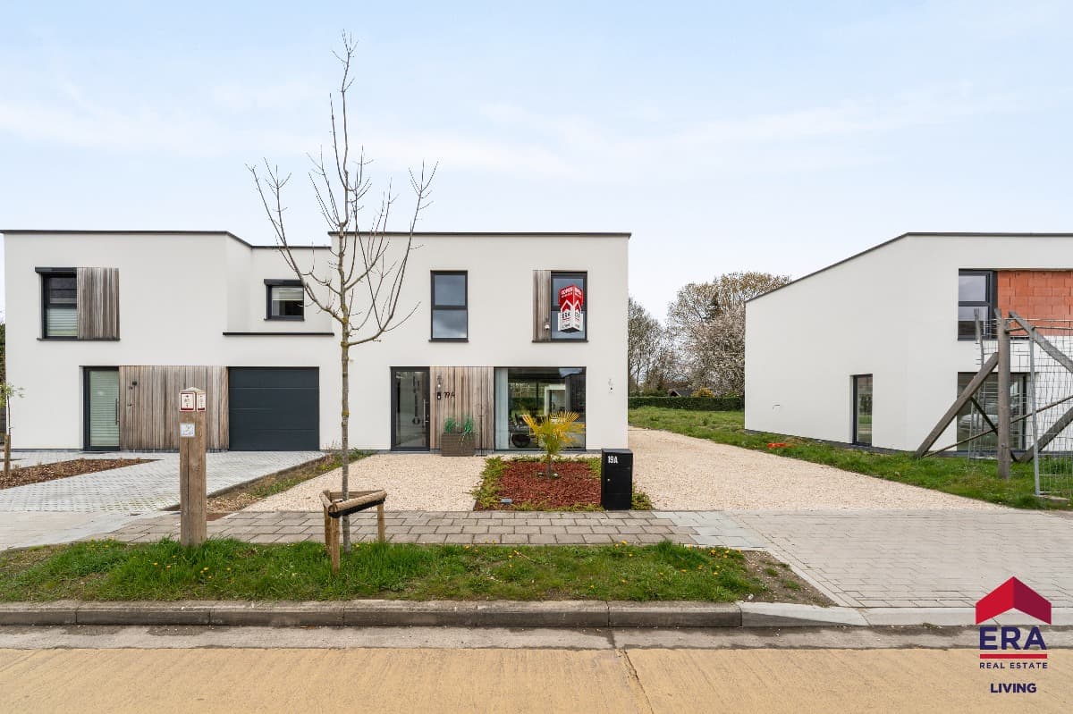 Energiezuinige instapklare woning met oprit nabij Aalst