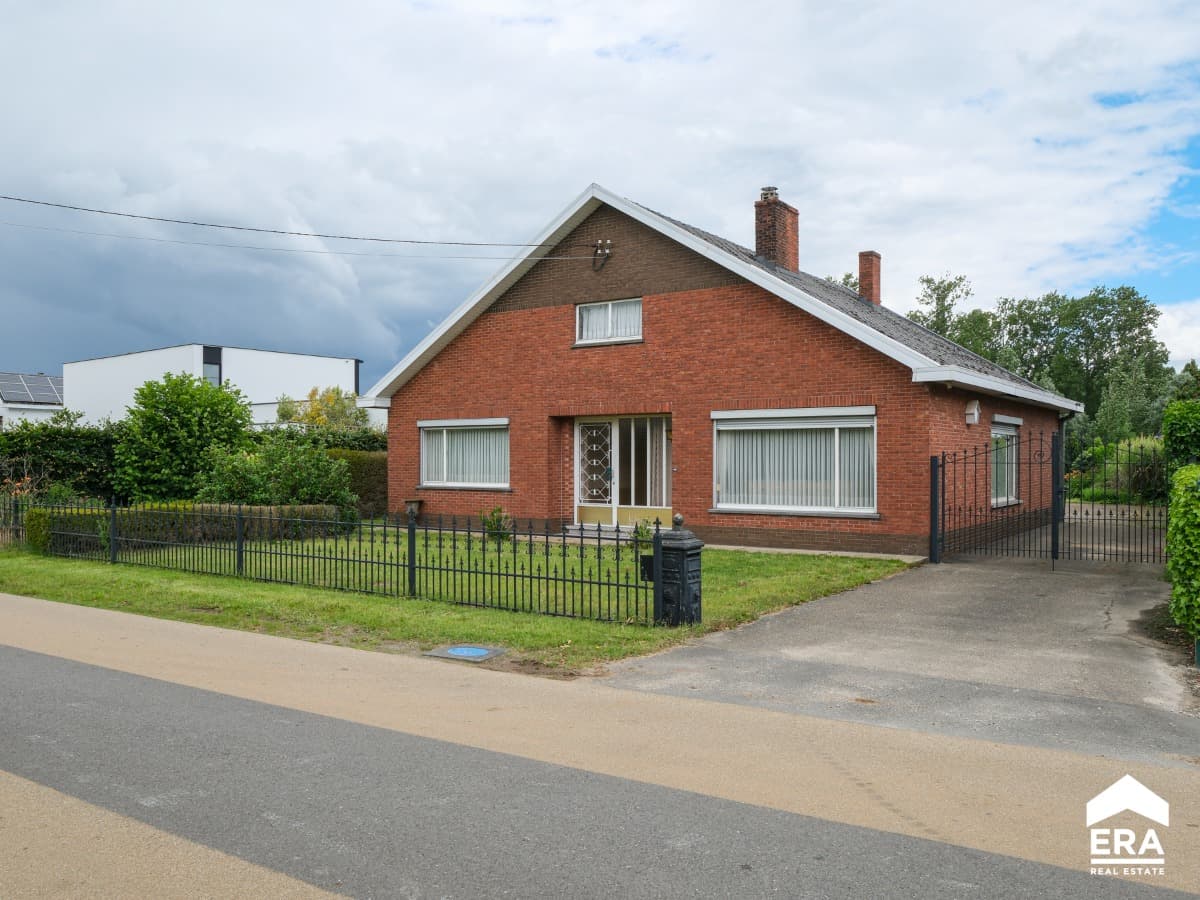 Gelijkvloerse woning boordevol potentieel in Stevoort!