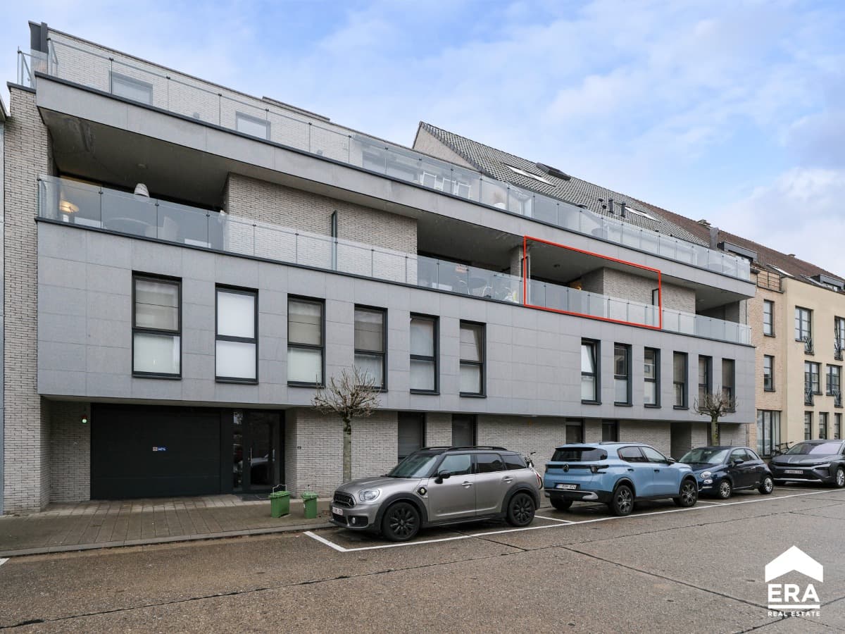 Instapklaar 2-slpk app met dubbele standplaats in Hasselt