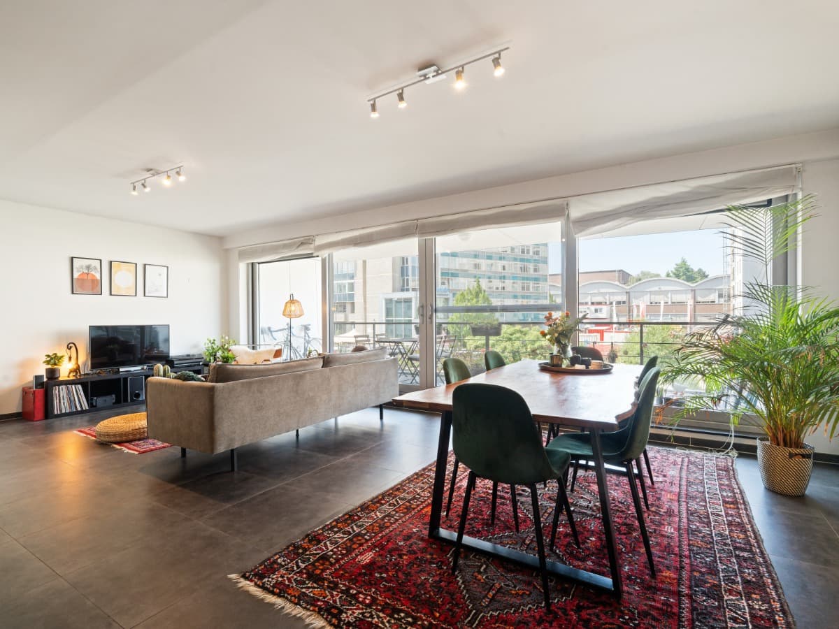 Instapklaar appartement met 2 slaapkamers en terras te huur