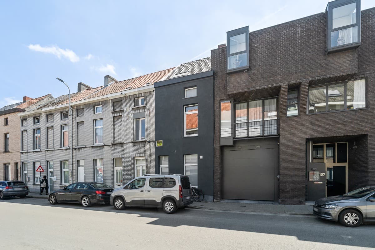 Instapklare 2 slaapkamer woning met koeren EPC A in Gent