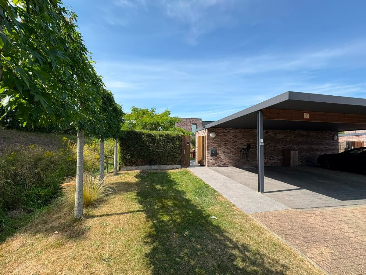 Instapklare woning met 3 slpk. en tuin in Hasselt.