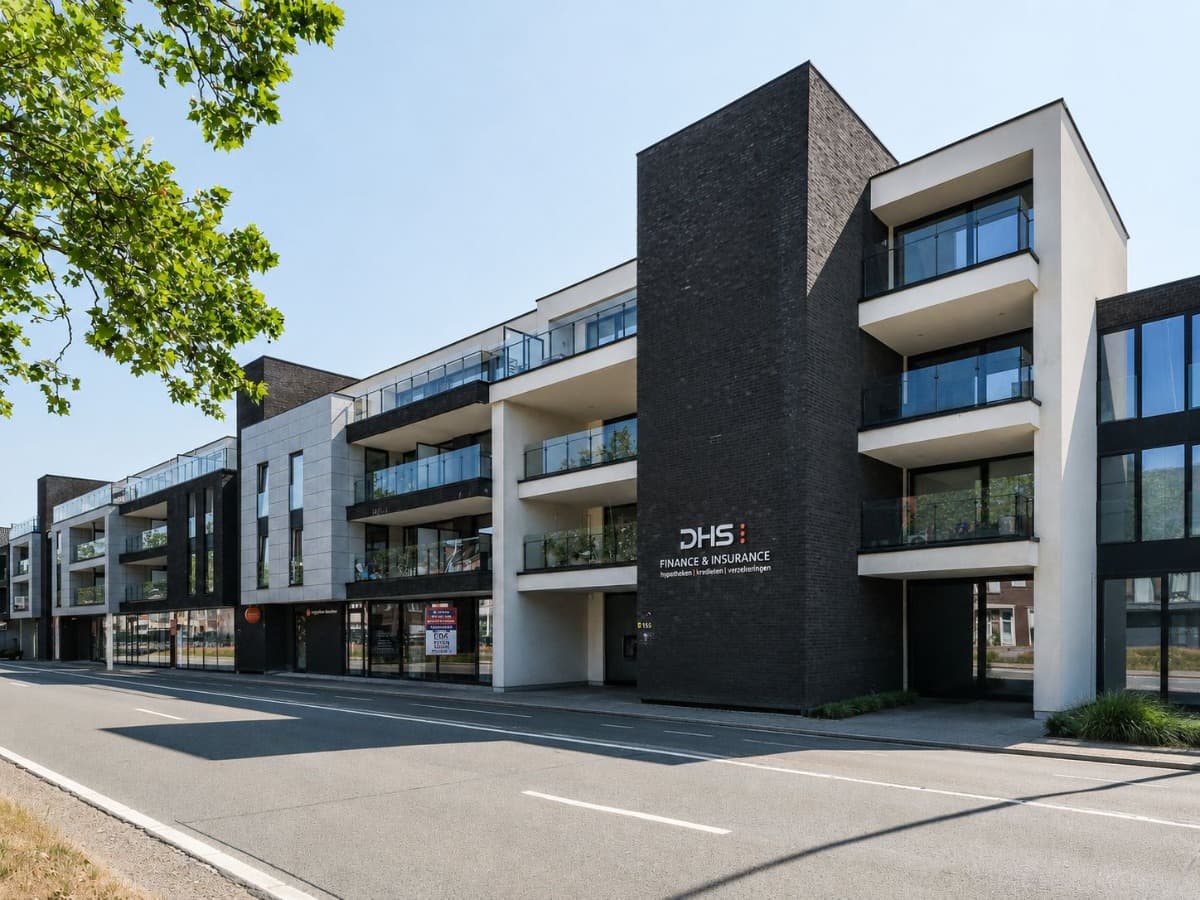 Modern handelspand met tuin aan de stadsrand van Hasselt