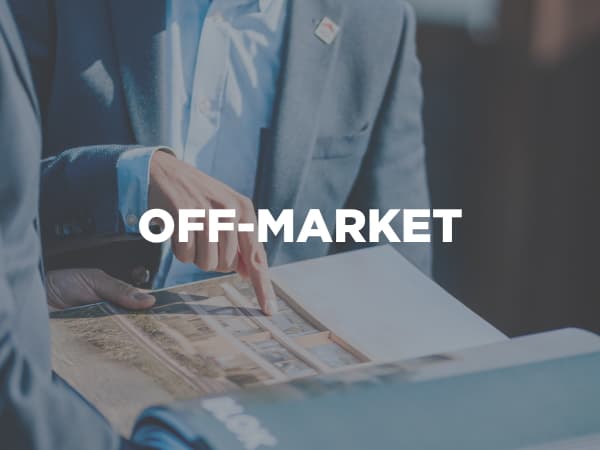 Opbrengsteigendom met 2 handelszaken, 1 kantoor, 3 lofts