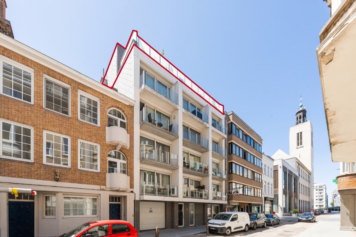 Penthouse met twee zonnige terrassen te koop in Oostende