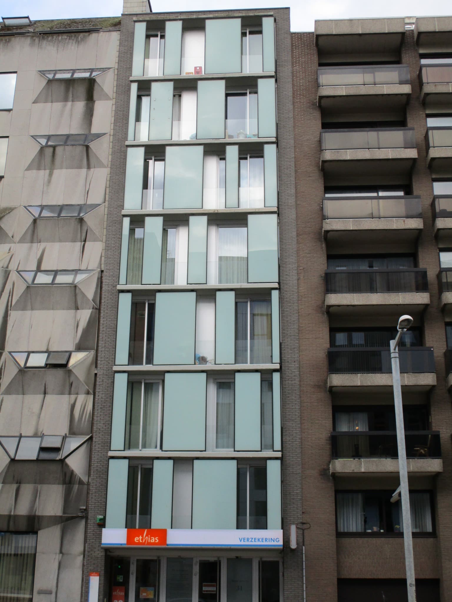 Recent appartement met twee slaapkamers en terras.
