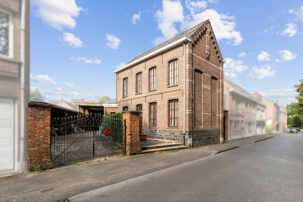 Te renoveren woning met magazijn en tal van mogelijkheden