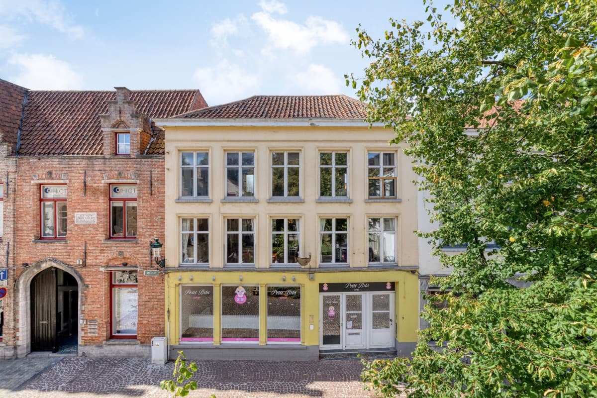 Uniek handelspand met royaal appartement en studio in Brugge