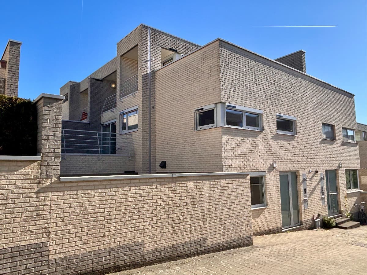 Unieke patio-woning met garagebox.