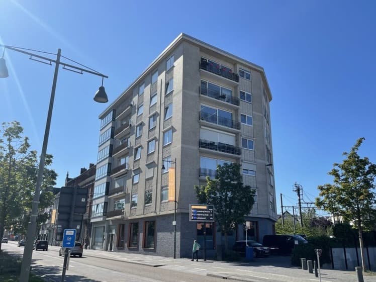 Zeer ruim appartement met 3 slaapkamers in hartje Hasselt