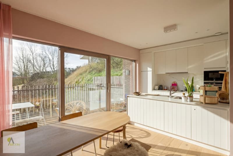Ontdek dit uniek en zeer ruim duinen appartement (110m² netto bew.opp + terras 15 m²) op 250 meter van het strand en beslist op één van de mooiste locaties aan de westkust! — 4