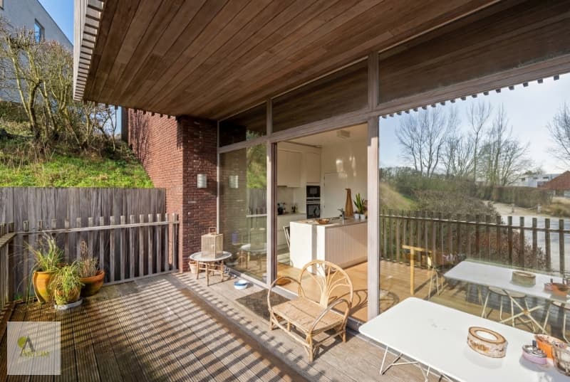 Ontdek dit uniek en zeer ruim duinen appartement (110m² netto bew.opp + terras 15 m²) op 250 meter van het strand en beslist op één van de mooiste locaties aan de westkust! — 5