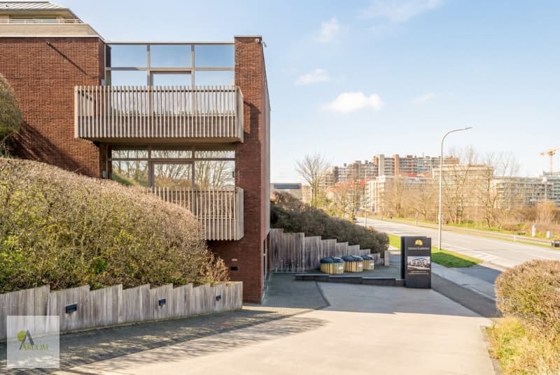 Ontdek dit uniek en zeer ruim duinen appartement (110m² netto bew.opp + terras 15 m²) op 250 meter van het strand en beslist op één van de mooiste locaties aan de westkust! — 6