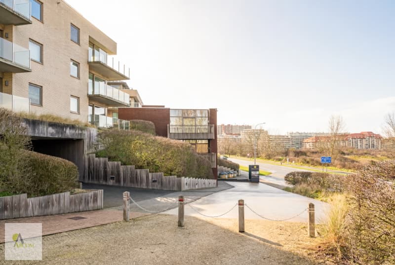 Ontdek dit uniek en zeer ruim duinen appartement (110m² netto bew.opp + terras 15 m²) op 250 meter van het strand en beslist op één van de mooiste locaties aan de westkust! — 7