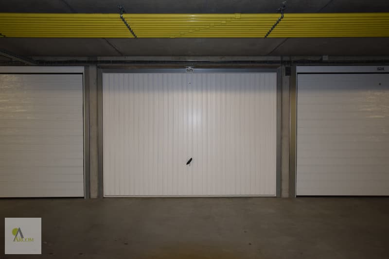 Garage te koop  !  Perfecte ruimte voor uw voertuig! — 2