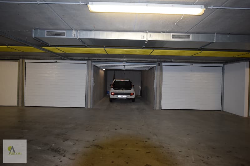 Garage te koop  !  Perfecte ruimte voor uw voertuig! — 4
