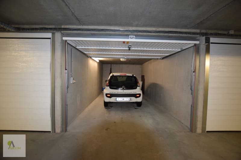 Garage te koop  !  Perfecte ruimte voor uw voertuig! — 6