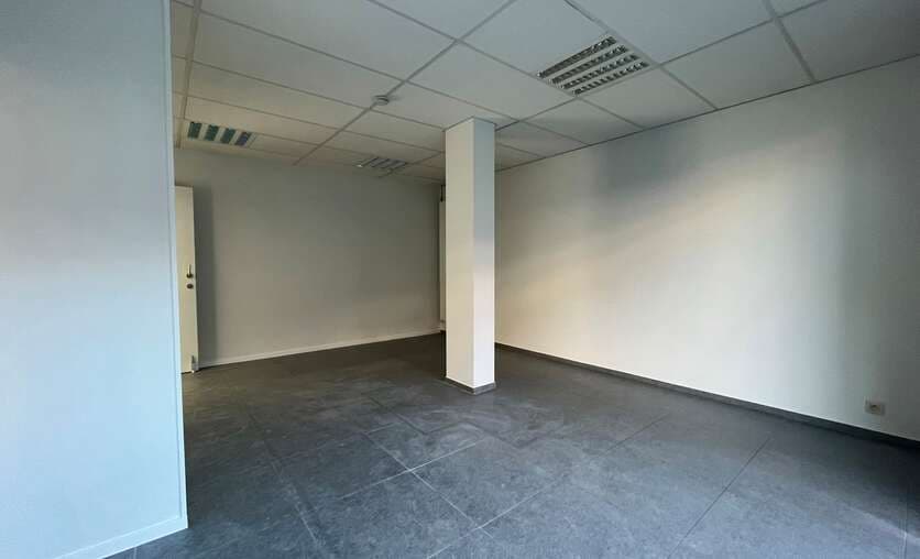 Kantoorgebouw - Te huur — 2