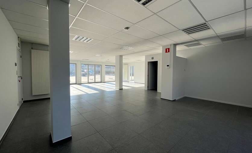 Kantoorgebouw - Te huur — 9