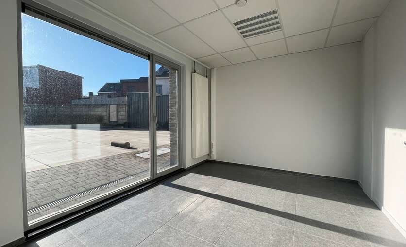 Kantoorgebouw - Te huur — 10