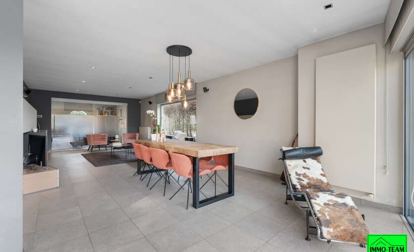 Villa - Te koop — 3