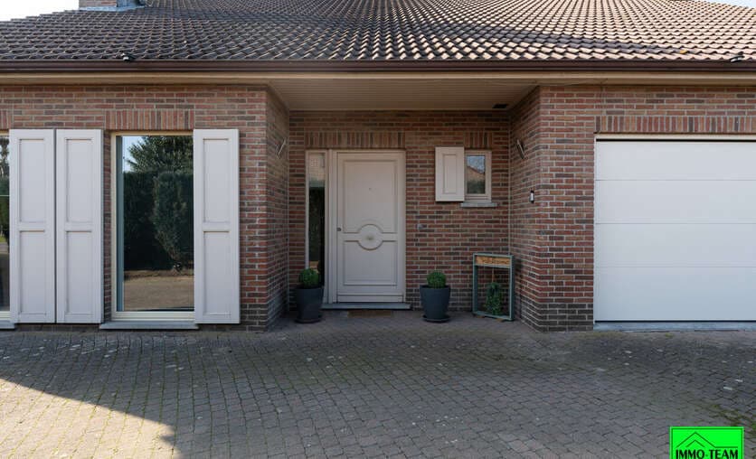 Villa - Te koop — 3