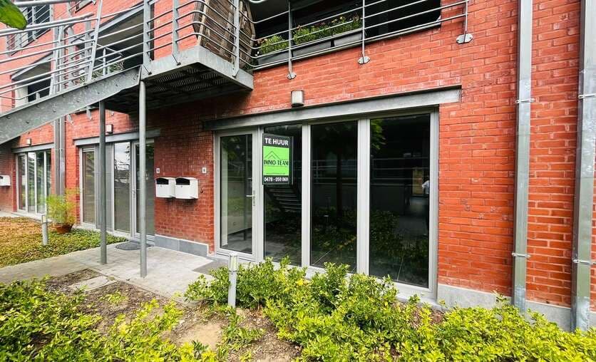 Gelijkvloerse verdieping - Te huur
