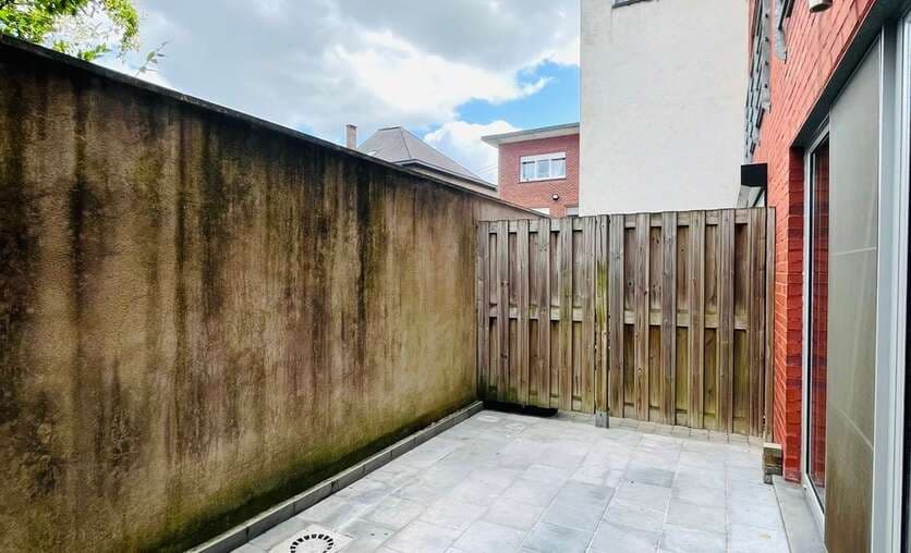 Gelijkvloerse verdieping - Te huur — 10