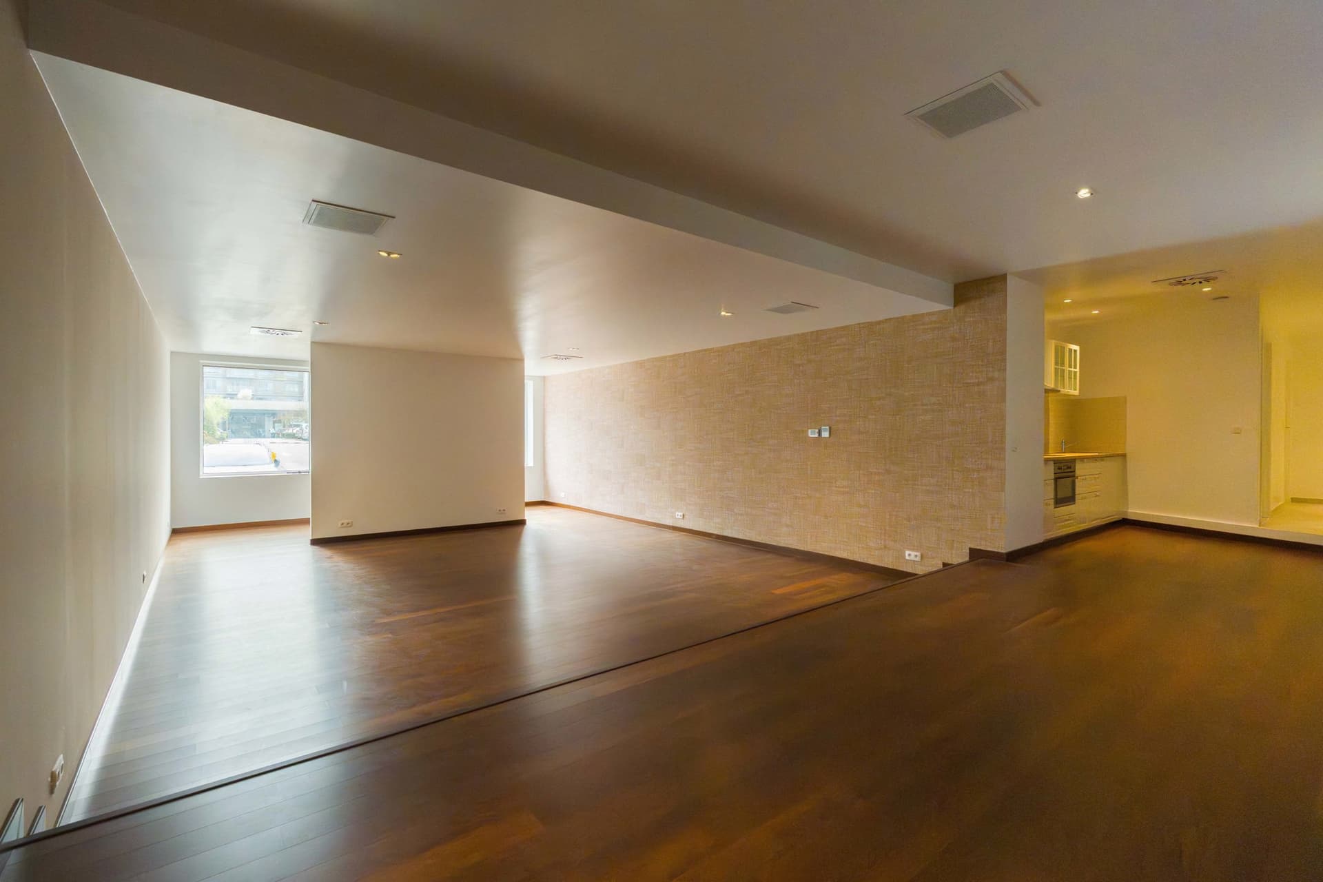 Commerce - 1332 Rixensart Genval - 7781385 — 4